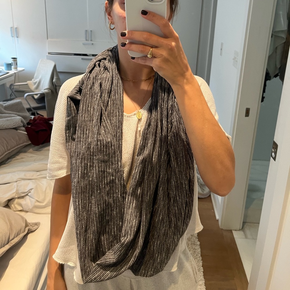 Lululemon wrap around scarf